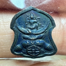 ปรกใบมะขามพระนารายณ์ทรงครุฑประทับบนพระราหู รุ่นแรก ทองแดง