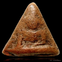 นางพญากรุวัดสุดสวาสดิ์ พิมพ์เข่าตรง หายาก