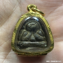 พระปิดตาหลวงพ่อแก้ว วัดเครือวัลย์ เนื้อผงคลุกรัก