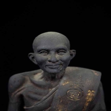 หลวงปู่ศุข รุ่นสร้างวิหาร ปี 31 เนื้อโลหะรมดำ หน้าตัก 5 นิ้ว