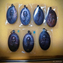 พ่อท่านเเก่น ไตรมาส 7องค์ สวยๆ ไวๆเลยครับ