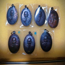 พ่อท่านเเก่น ไตรมาส 7องค์ สวยๆ ไวๆเลยครับ