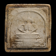 สมเด็จเกษไชโย พิมพ์ 6 ชั้นไหล่ตรง เนื้อผง พ.ศ.2400-2405