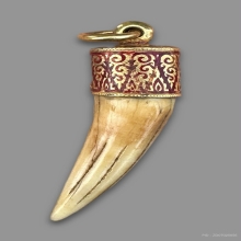 เขี้ยวเสือเก่าเลี่ยมทองลงยา