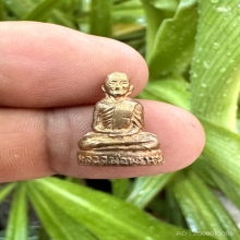 รูปเหมือนปั๊มหลวงพ่อพรหม รุ่นแม่ชีกุหลาบ ปี 13สร้าง  500องค์