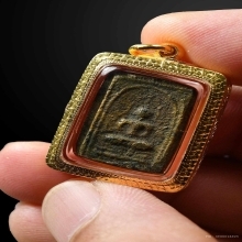 สมเด็จกลางหลวงพ่อโบ้ยวัดมะนาว