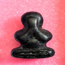 พระปิดตาหลวงพ่อทองสุข พิมพ์ ชะลูดหมวกกันน็อค  ปี2515 ยุคกลาง