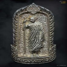 เหรียญมหาอำนาจ พิมพ์ยืน หลวงปู่แหวน​ สุจิณโณ ปี 21 เนิ้แเงิน