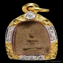 หลวงปู่บุญ ซุ้มรัศมี เนื้อว่านพญาไม้ผุ หลังจาร 3ตัว