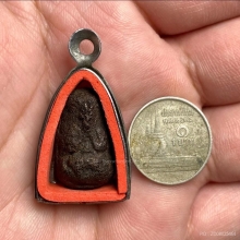 พระปิดตาเก่า เนื้อผงคลุกรักผสมว่าน