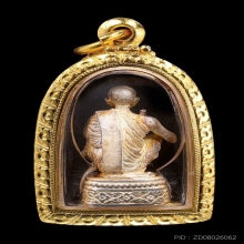 รูปหล่อหลวงพ่อคูณ ลาภยศวีคูณเนื้อเงิน ปี 2538