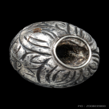 ลูกอมผงยาหลวงปู่บุญ วัดกลางบางเเก้ว (เลี่ยมเงิน)