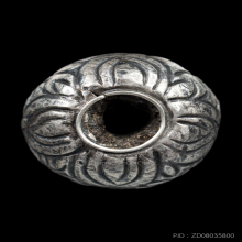 ลูกอมผงยาหลวงปู่บุญ วัดกลางบางเเก้ว (เลี่ยมเงิน)