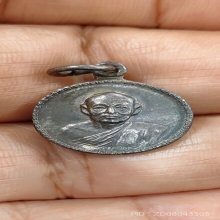 เหรียญเม็ดกระดุมเนื้อเงินหลวงพ่อแพ วัดพิกุลทอง ปี19