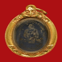 เหรียญรูปไข่เล็ก หลวงพ่อเดิม เนื้อเงินลงถม ปี2485 เลี่ยมทอง