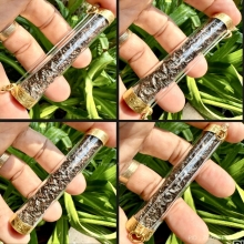 ตะกรุด เนื้อตะกั่ว ลงรักแดง ลายจระเข้ขบฟัน ขนาด 4 นิ้ว