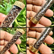 ตะกรุด เนื้อตะกั่ว ลงรักแดง ลายจระเข้ขบฟัน ขนาด 4 นิ้ว