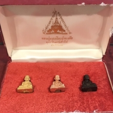 หลวงพ่อทวด รูปหล่อ รุ่นเบตง2 ชุดทองคำสวยมาก