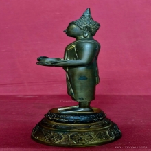 พระบูชาปางอุ้มบาตร (วันพุธกลางวัน) หลวงพ่อแพ รุ่นแรก ปี2498