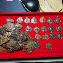 แพ็ค 100เหรียญสวยกริบฯเหรียญหลวงปู่แหวน หลังภปร.เล็ก ปี2521