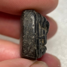 พระปิดตา เนื้อผงคลุกรักเก่า 