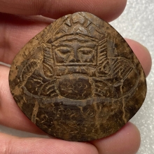 พระราหูกะลาแกะ หลังทาทอง