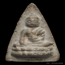 พระพุทโธน้อย พิมพ์ใหญ่ (จีวรแซม) เนื้อผงพุทธคุณ ปี2494