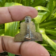 หลวงพ่อพรหม รุ่นเข่ากว้างเนื้อทองระฆัง หลังเข็มกลัดองค์ที่2