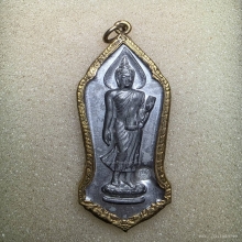 เหรียญพระพุทธ 25 ศตวรรษ ตอกโค๊ต กรอบธรรมจักรเดิม