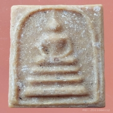 ลพ.กวย เนื้อผงน้ำมันหลังเรียบ ขนาด 1.6 x 2.2 ซม.