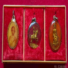 พระชุด ล็อคเก็ตเคลือบ สมเด็จพระเจ้าตากสินมหาราชรุ่นแรก ปี 11