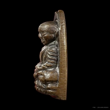 หลวงปู่ทวดพิมพ์หลังเตารีดปั๊มซ้ำเนื้อนวะโลหะหายากยิ่ง