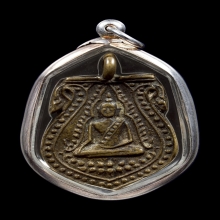 พระพุทธชินราชหลวงปู่เผือกวัดทองนพคุณ