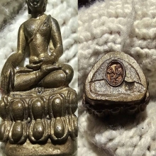 พระสิหิงค์นครฯ ปี 2517 ผิวน้ำทอง ก้นวงเดือน ลูกบอล 3 ลูก