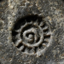 ล็อกเก็ตรูปไข่ รุ่นแรกหนังสือโค้ง หลวงปู่โต๊ะ