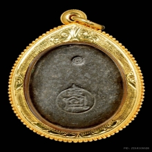 ล็อกเก็ตรูปไข่ รุ่นแรกหนังสือโค้ง หลวงปู่โต๊ะ