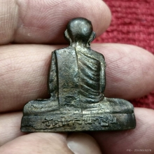 รูปเหมือนเข่ากว้าง หลวงพ่อเพี้ยน วัดเกริ่นกฐิน จ.ลพบุรี