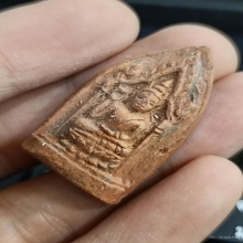 ขุนแผนพุทธกวักหลวงพ่อเต๋ เนื้อดิน 7 ป่าช้าหลังผ่านิยมสุด 