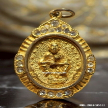 เหรียญ หลวงพ่อคูณ วัดบ้านไร่ ปี 36 กะไหล่ทองฝังพลอย