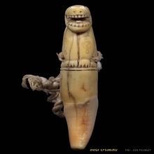 เขี้ยวแกะรูปเสือ หลวงพ่อนก วัดสังกะสี จ.สมุทรปราการ 