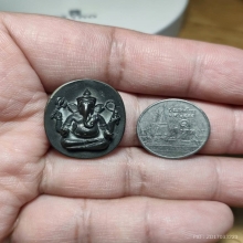 เหรียญหล่อ พระพิฆเนศเนื้อนวะโลหะ ตอกโค๊ต 55 ปี 