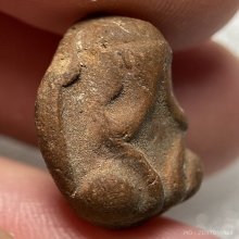 พระปิดตาเนื้อดิน เก่ามีอายุ (ไม่ทราบที่) 