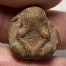 พระปิดตาเนื้อดิน เก่ามีอายุ (ไม่ทราบที่) 