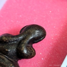 พระปิดตาหลวงพ่อทองสุข วัดสะพานสูง พิมพ์ ชะลูดขากระดก ยุคกลาง