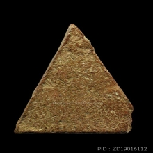 พระพุทธเนื้อผงขอบมีรอยตัดมือ สูงประมาณ 2.5 ซม.