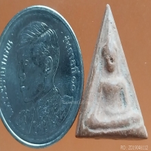 พระนางพญา ขนาดประมาณ 1.5  x 1.9 ซม.