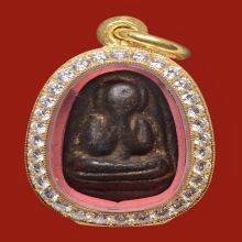 พระปิดตาเนื้อผงคลุกรัก หลวงพ่อผุด วัดวังเวียน พิมพ์ใหญ่