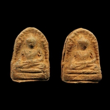 พระรอด ยกชุด 2 องค์