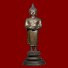 พระปางอุ้มบาตรห่มคลุม