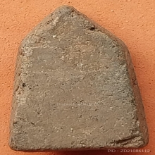 พระพุทธเนื้อดิน ขนาดประมาณ 1.5  x 2.5 ซม.